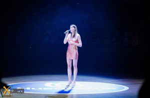 LIA REYNA @ ratiopharm arena Nationalhymne         